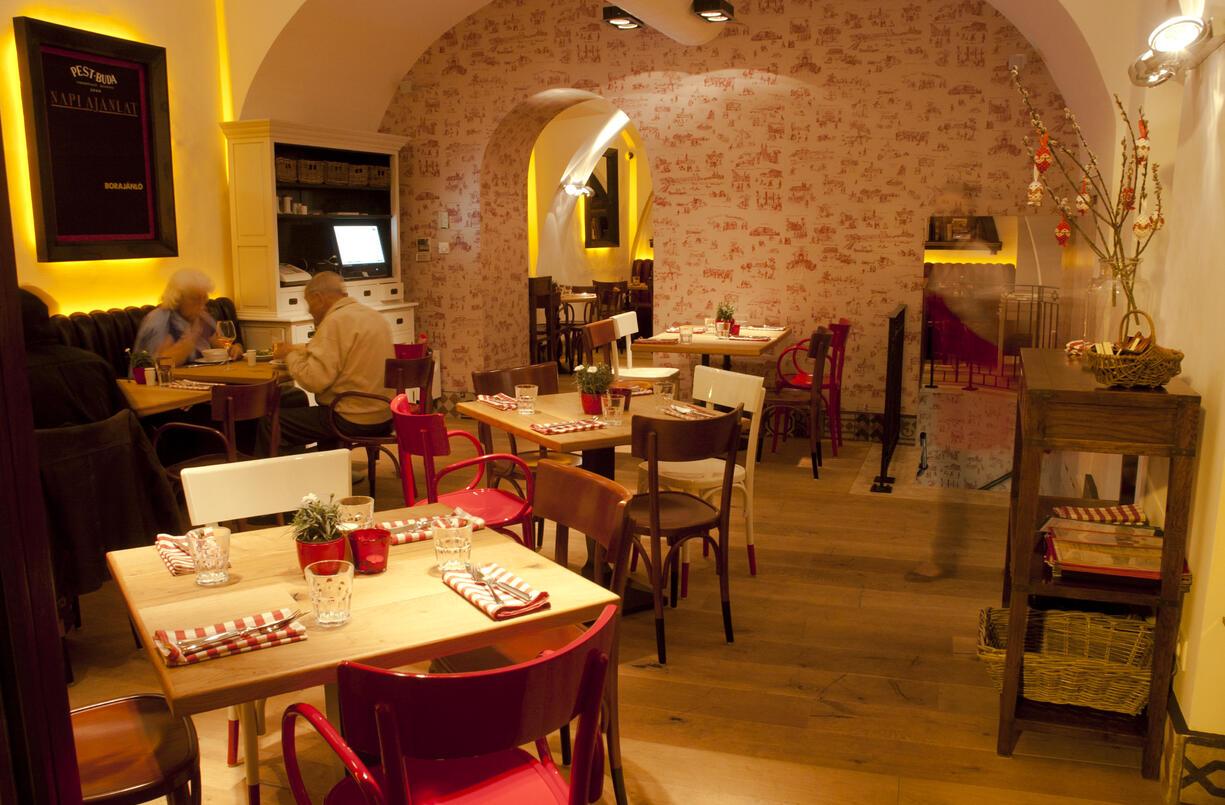Családi összejövetel Budapesten - magyar étterem a Budai Várban