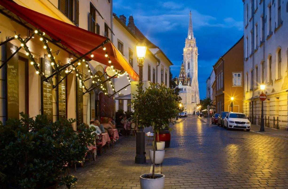 Budapest downtown hotel in Fortuna Street in the Castle District Budapest downtown hotel - relaxation in the Buda Castle
