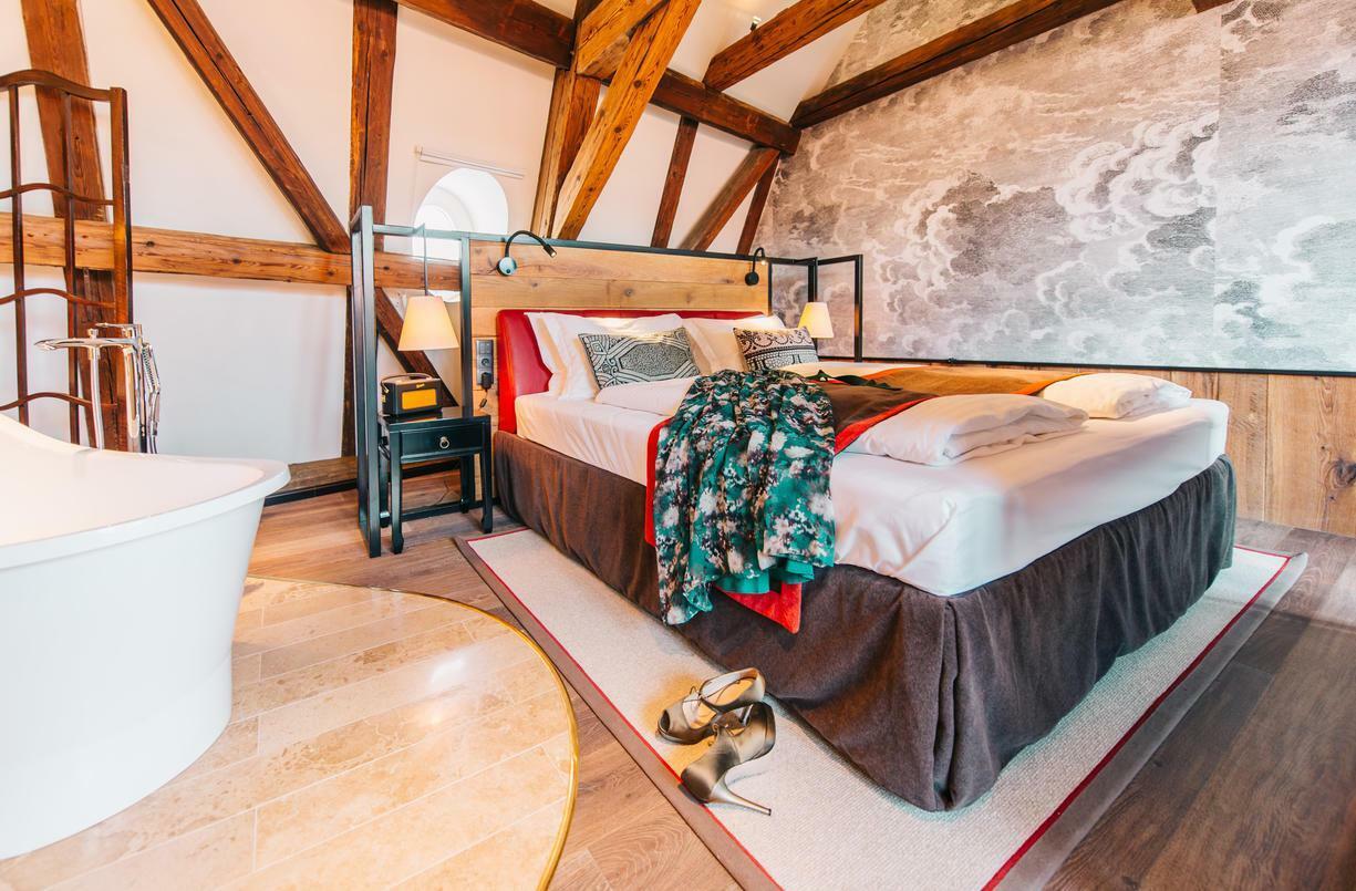 Boutique Hotel Budapest- luxury suites, rooms, and hungarian bistro in the Buda Castle Boutique Hotel in Budapest - unique deisgn hotel a few minutes from the city centre ot Budapest, in the Buda Castle Hill