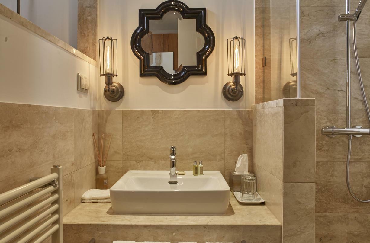 Top hotel in Budapest - the best hotel in the Buda Castle Top hotel in Budapest - the oldest hotel in Budapest is waiting for you!