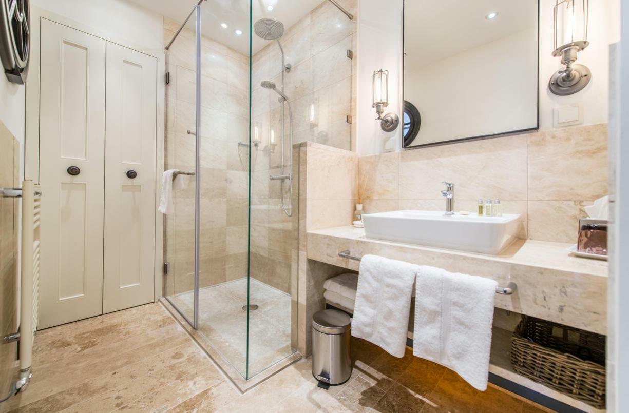 Pest-Buda luxury hotel in downtown Budapest Convenience and luxury in a central location, in downtown Budapest